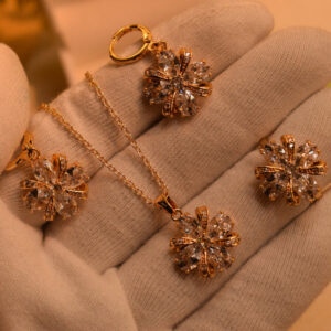 Dazzling Design Gold Plated Crystal Stones Necklace Set for Girls/Women